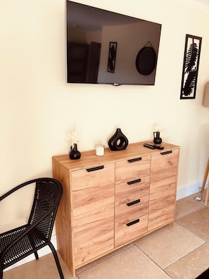 Apartment | 1 bedroom, iron/ironing board, free WiFi, bed sheets - Claverley Hideaway Apartment Bridgnorth (Wolverhampton)