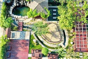 An aerial view of a property with a swimming pool, a circular garden, and a red-roofed building. - Wanshang Ruyi Hotel (Beijing Lugu East Street) (Beijing)