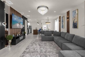 TV - 7 Bedrooms/ 5.5 Bathrooms/ Windsor Island (4420KR) (Davenport)