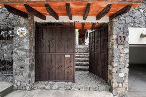 Property entrance - Family Home Pool & Jacuzzi in Cuernavaca (Cuernavaca)