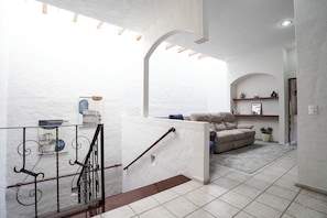 Casa família, 4 quartos, piscina particular, vista para a piscina | Área de estar