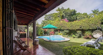 Family Home Pool & Jacuzzi in Cuernavaca