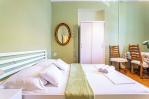 1 bedroom, iron/ironing board, free WiFi, bed sheets - Traditional Dalmatian Apt, 3 min Walk to Beach (Split)