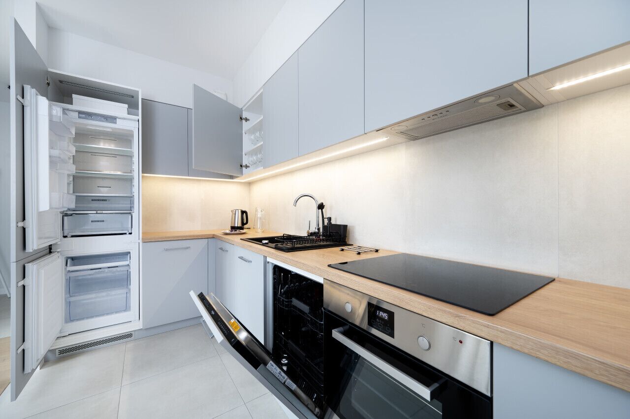 Kühlschrank, Ofen, Herdplatte, Geschirrspüler