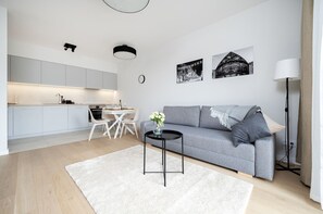 Smart TV - Łódź Manufaktura - Balcony & Workspace - by Rentujemy (Lódz)