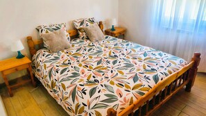 3 makuuhuonetta, silitysrauta/-lauta, ilmainen Wi-Fi, vuodevaatteet