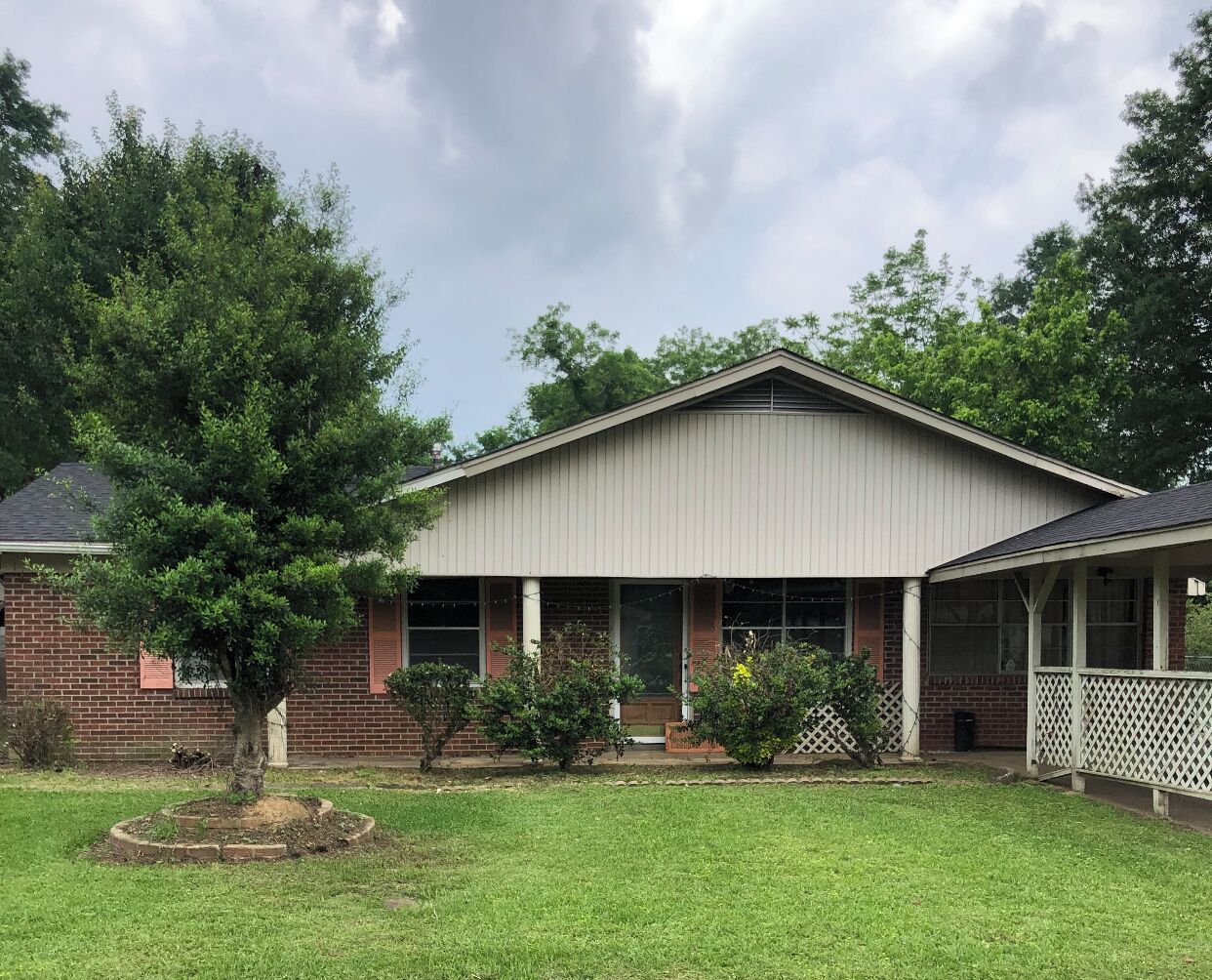 Cozy 4-bedroom house in  Durant with AC, WiFi Family Friendly 
