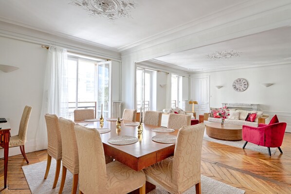 Dining - Le Petit Hôtel - Appt 6p 127 m² à Paris (Paris)