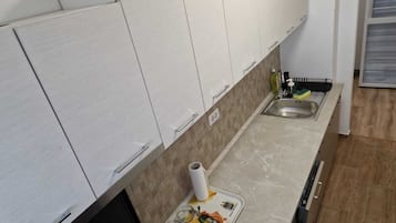 Réfrigérateur, four, plaque de cuisson, lave-vaisselle