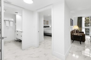 1 habitación, acceso a internet y ropa de cama 