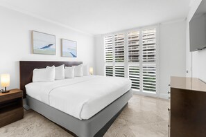 1 bedroom, Internet, bed sheets - 1 Bedroom Condo in Coconut Grove w/ Pool (Miami)