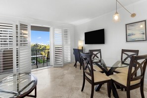 Dining - 1 Bedroom Condo in Coconut Grove w/ Pool (Miami)