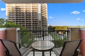 Property grounds - 1 Bedroom Condo in Coconut Grove w/ Pool (Miami)