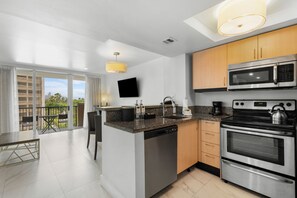 Fridge, microwave, oven, stovetop - 1BR/1BA Condo: Balcony & Wellness Perks (Miami)