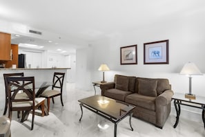 TV - Bayfront Escape: King Bed & Wellness Perks (Miami)