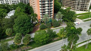 Exterior - Coconut Grove Retreat: King Bed & Gym Access (Miami)