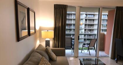 Bayfront Condo: Pool, Spa & Gym Perks