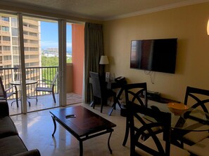 TV - Coconut Grove Escape: 1BR Condo Perfect for Couples (Miami)