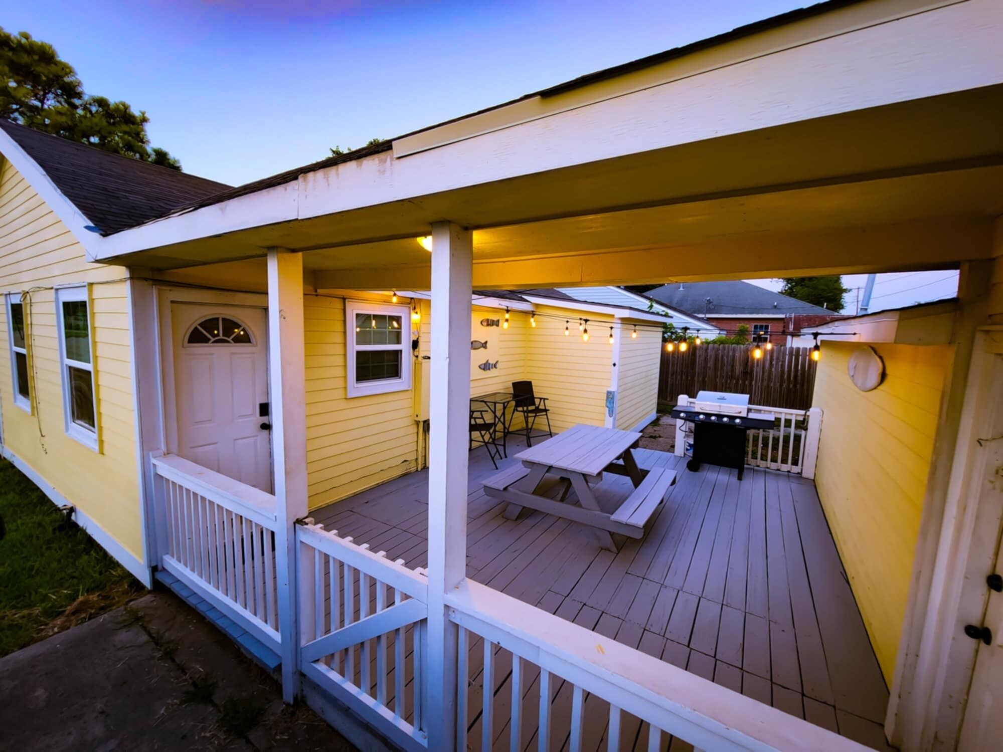 A Coastal spot. w/ king bed- outdoor patio near Galveston, Kemah, fishing 