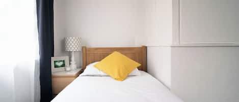 2 bedrooms, travel cot, free WiFi, bed sheets