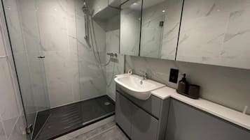 House | Bathroom | Shower, hair dryer, towels