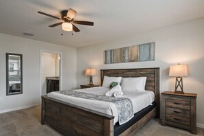 5 habitaciones, tabla de planchar con plancha, wifi y ropa de cama 