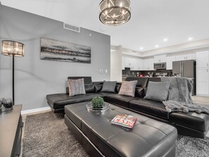 Smart TV - Last Minute Disney Getaway! Luxury Condo with Private Balcony. Book Now! #65755 (Orlando)