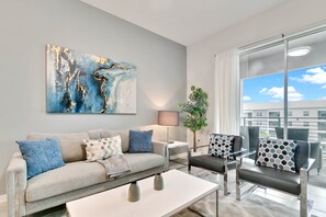 Smart TV - Last Minute Disney Getaway! Luxury Condo with Private Balcony. Book Now! #65757 (Orlando)