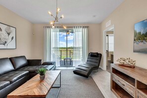 Smart TV - Last Minute Disney Getaway! Luxury Condo with Private Balcony. Book Now! #65647 (Orlando)