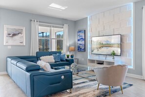 Smart TV, table football - Last Minute Disney! Private Pool, Hot Tub, Game Room & Themed Bedrooms. Book Now! #66045 (Orlando)