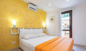 1 slaapkamer, een strijkplank/strijkijzer, gratis wifi, beddengoed