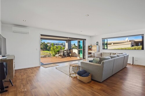 Tohora Serenity - Waihi Beach Holiday Home