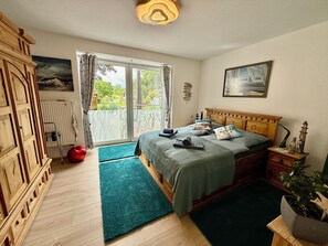 2 bedrooms, in-room safe, iron/ironing board, free WiFi