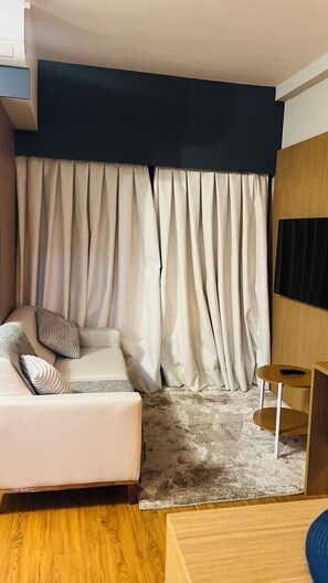 Smart TV - Flat Particular em Hotel QLT 4 Estrelas no Jardins - Alameda Lorena 360 (Jardins São Paulo)