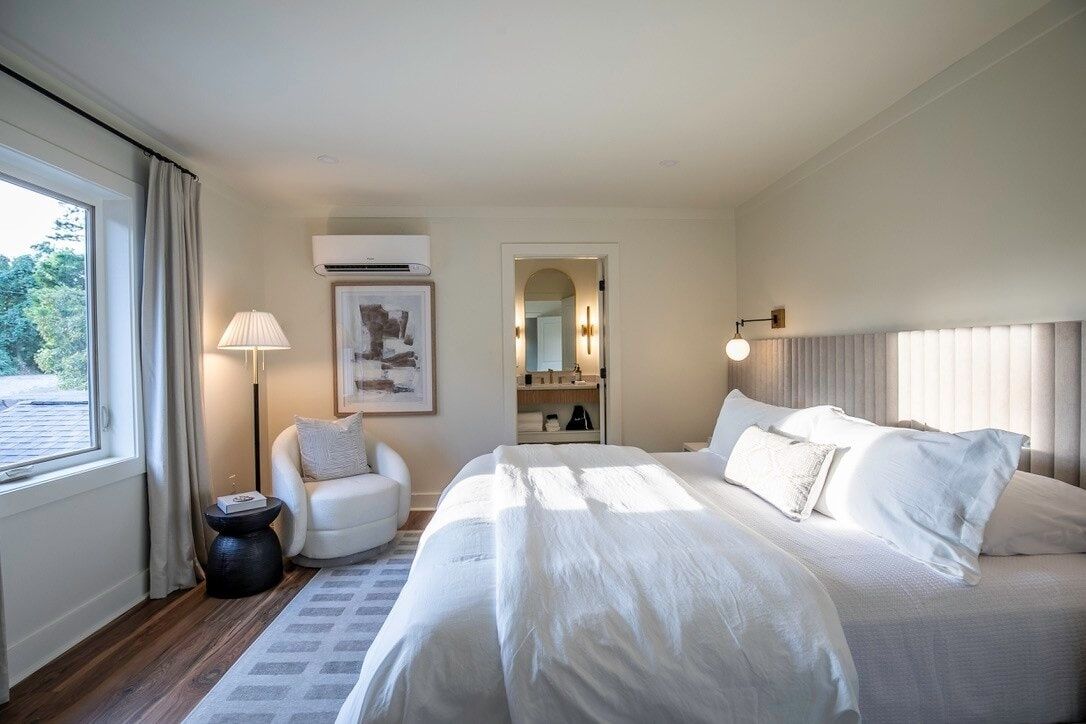 5 bedrooms, iron/ironing board, internet, bed sheets