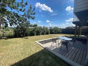 Outdoor dining - Private suite FREE Breakfast 2parking Airp7min
 (Calgary)