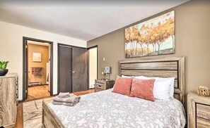 3 bedrooms, desk, iron/ironing board, free WiFi