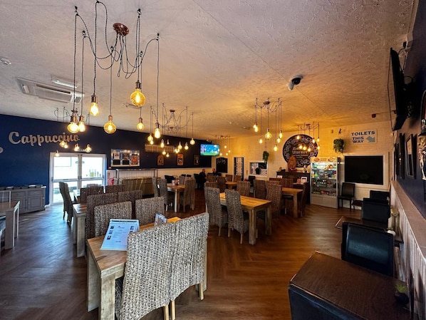 Cabin | Dining