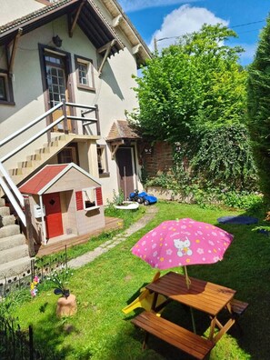 Property grounds - French riverside cottage 20 minutes from Disney (Guérard)