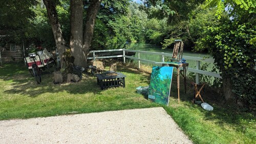 French riverside cottage 20 minutes from Disney