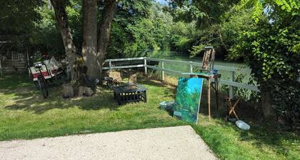 French riverside cottage 20 minutes from Disney