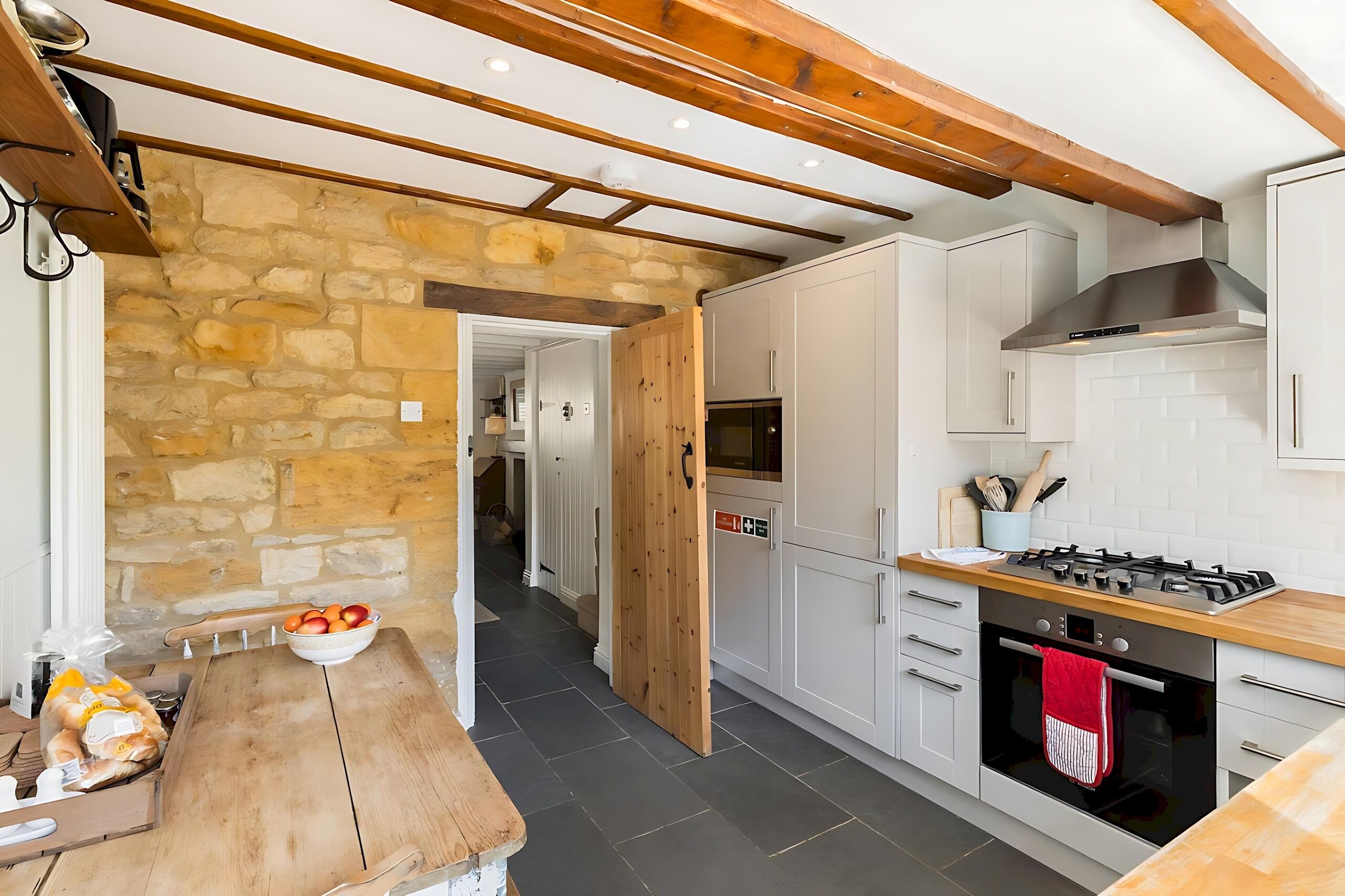 Kühlschrank, Mikrowelle, Ofen, Geschirrspüler