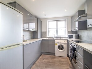 Fridge, microwave, oven, toaster - Renfrew Town Centre, Easy Link to Glasgow City - Pass the Keys (Renfrew)