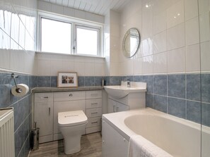Shower, hair dryer, towels - Renfrew Town Centre, Easy Link to Glasgow City - Pass the Keys (Renfrew)