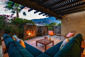 Terrace/patio - Free Pool Heating! Hot tub, Pool table, Fire pit! (Palm Springs)