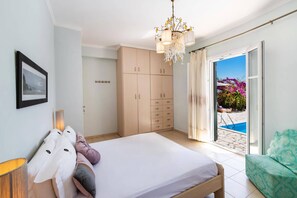 4 bedrooms, iron/ironing board, free WiFi, bed sheets