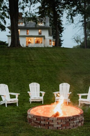 Property grounds - Waterfront, Boat, Hot Tub, Movie Theater Firepit (Auburn)