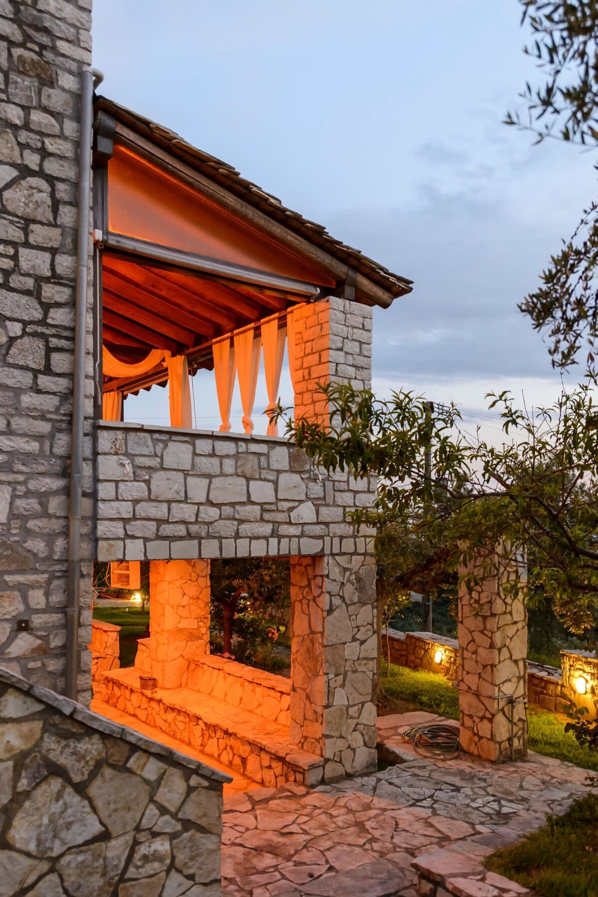 Villa | 4 camere, una scrivania, Internet