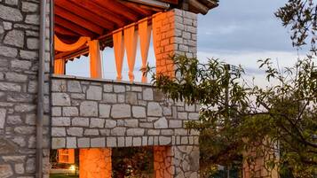 Villa | 4 camere, una scrivania, Internet