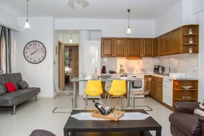 House | 2 bedrooms, desk, Internet - Nina s Villa Cosy Seaview Retreat (Kalamata)